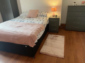 Very Large 7 bedroom 3 Bathroom House For Group Stays in West Midlands